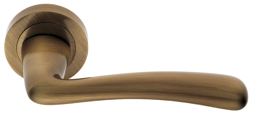 Ручка дверная COCKATOO R2 BGO раздельная на круглой розетке, цвет - матовая бронза фото 1 Ручка дверная COCKATOO R2 BGO раздельная на круглой розетке, цвет - матовая бронза фото купить Сочи